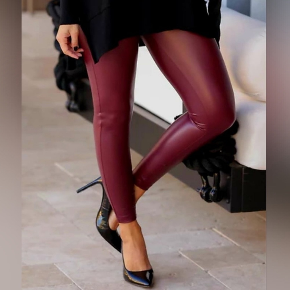 NWT Simply Vera Vera Wang high rise faux leather shaping leggings size medium